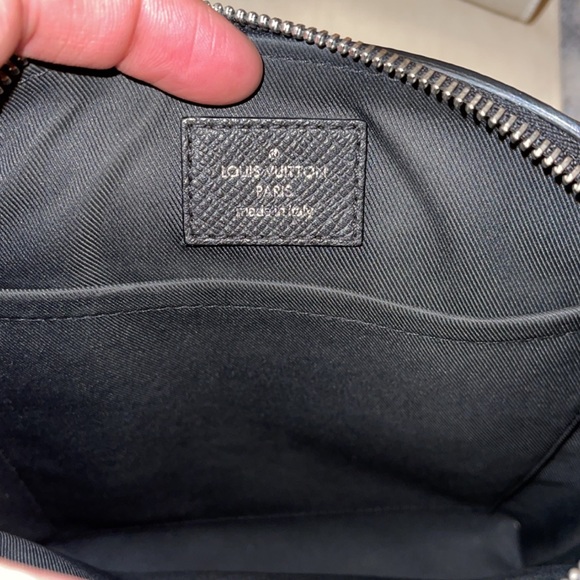 Louis Vuitton Pochette Grigori Black Taiga Leather - Picture 3 of 4
